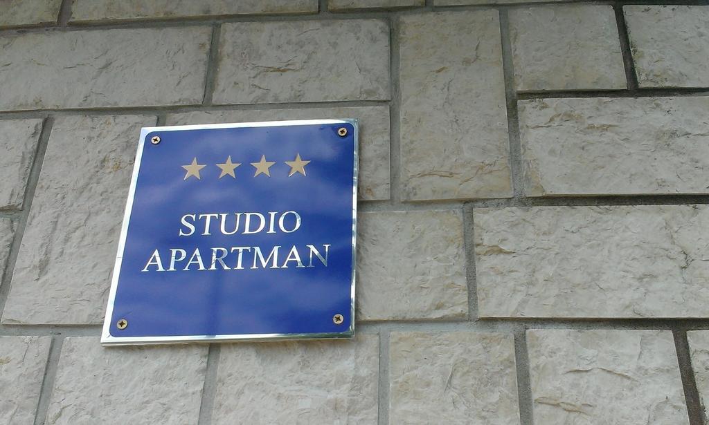 פלומין Studio Elvis חדר תמונה